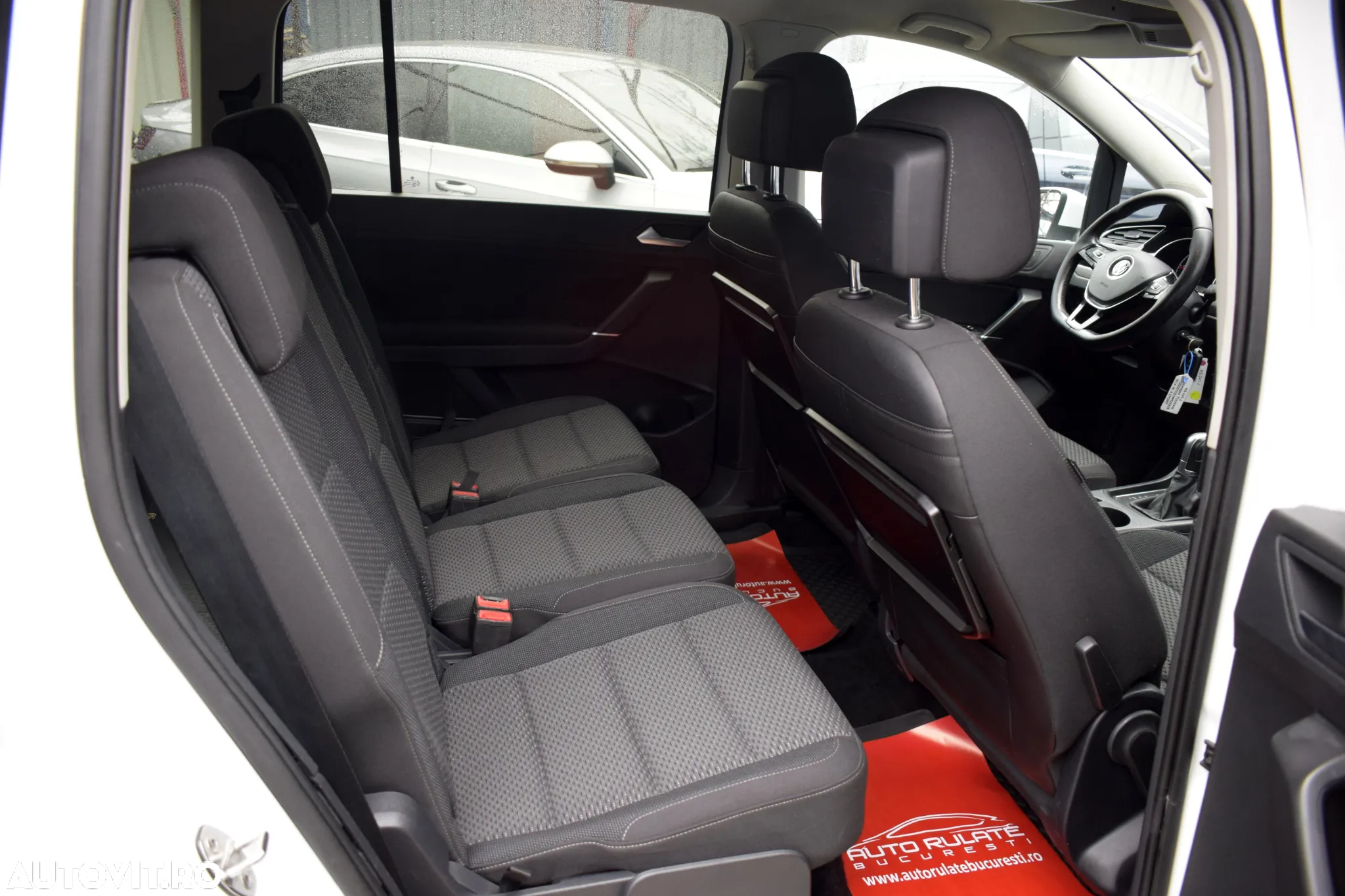 Volkswagen Touran 2.0 TDI DSG Comfortline - 10