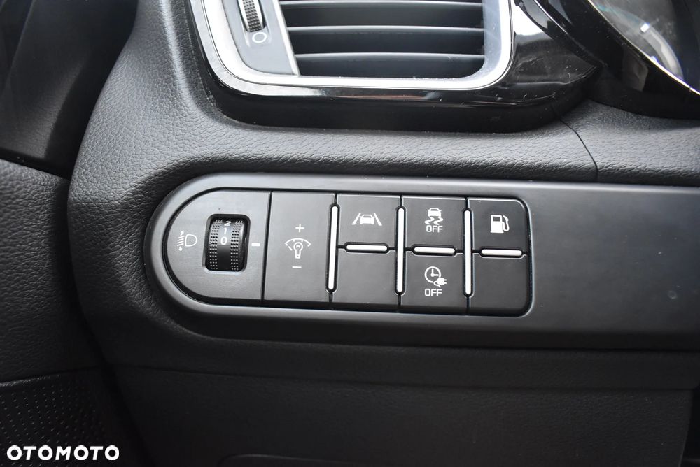 Kia Ceed 1.6 GDI PHEV L DCT - 25