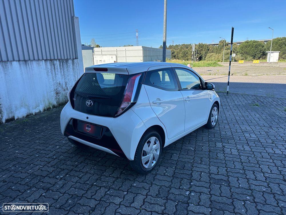 Toyota Aygo x-shift x-play - 4