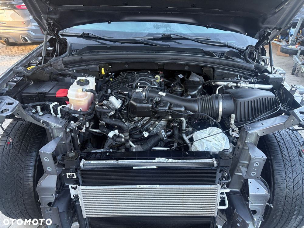 Jeep Grand Cherokee - 23