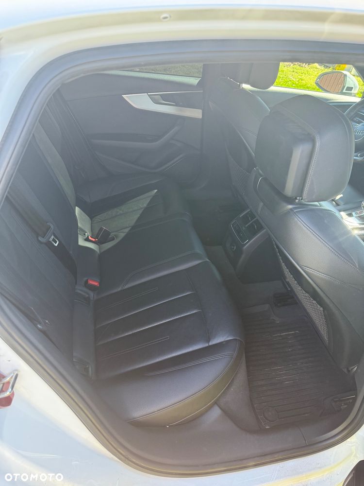Audi A4 Limousine - 16