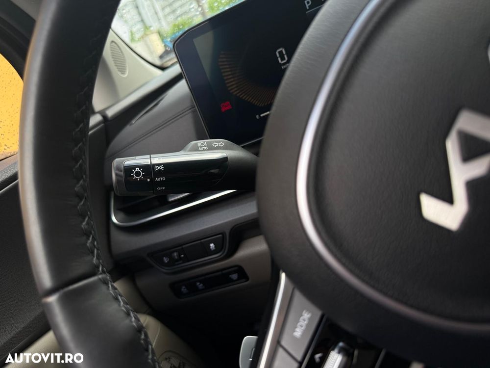 Kia Carnival - 11