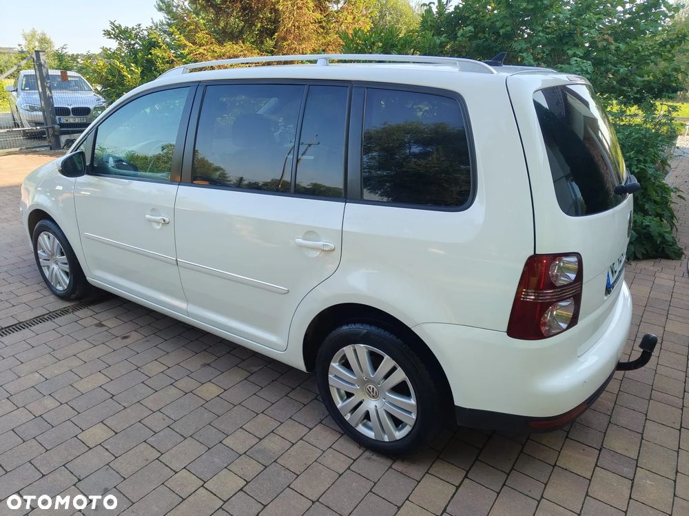 Volkswagen Touran 2.0 TDI DPF Highline DSG - 11