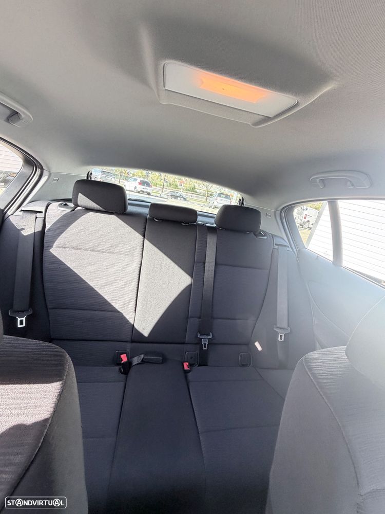 BMW 118 d Line Urban - 15