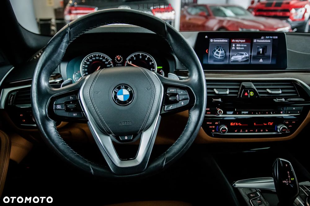 BMW Seria 5 530i xDrive - 14