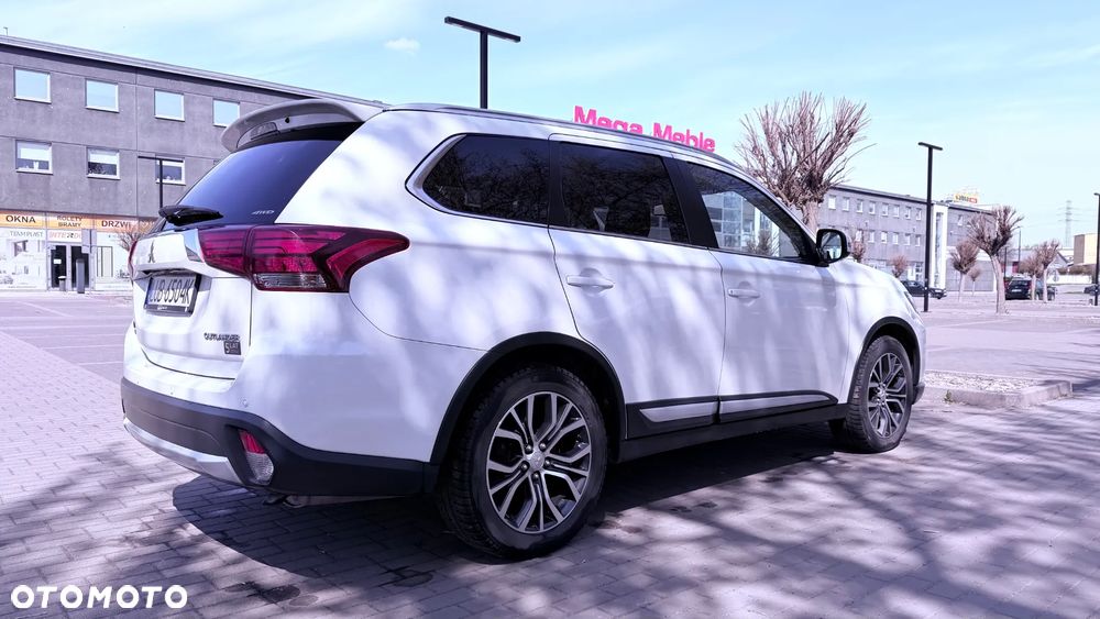 Mitsubishi Outlander 2.0 Intense + 4WD CVT - 11