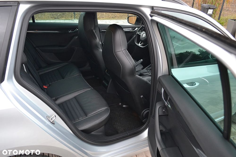 Skoda Octavia 2.0 TDI DSG RS - 22