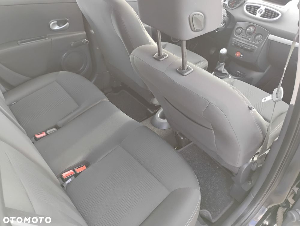 Renault Clio - 11