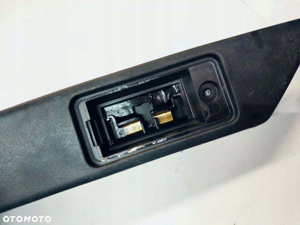 BLENDA PODŚWIETLENIE TABLICY REJ. AUDI A3 8P A4 B7 A6 C6 8P4827574 2/25 - 6