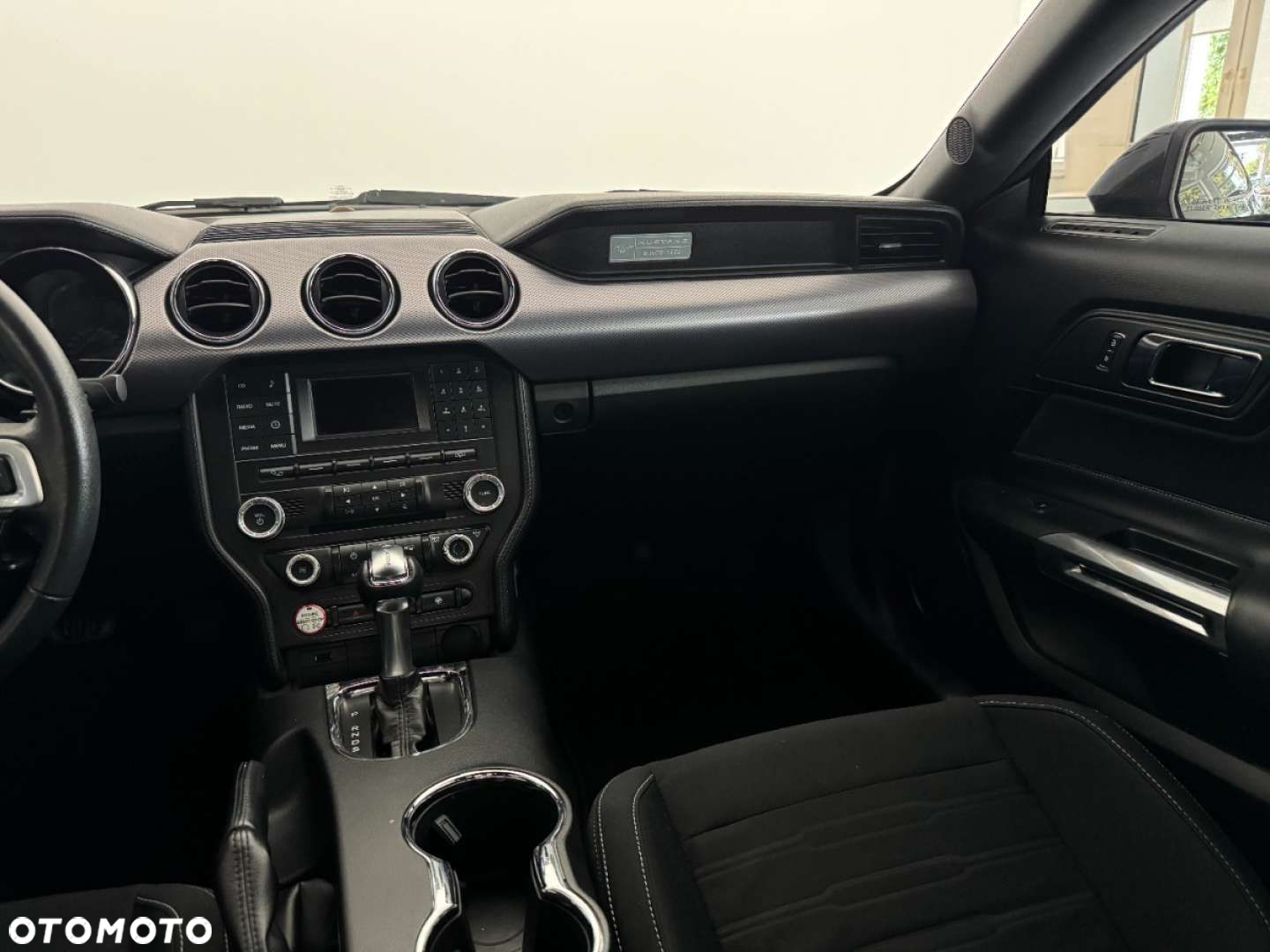 Ford Mustang - 8