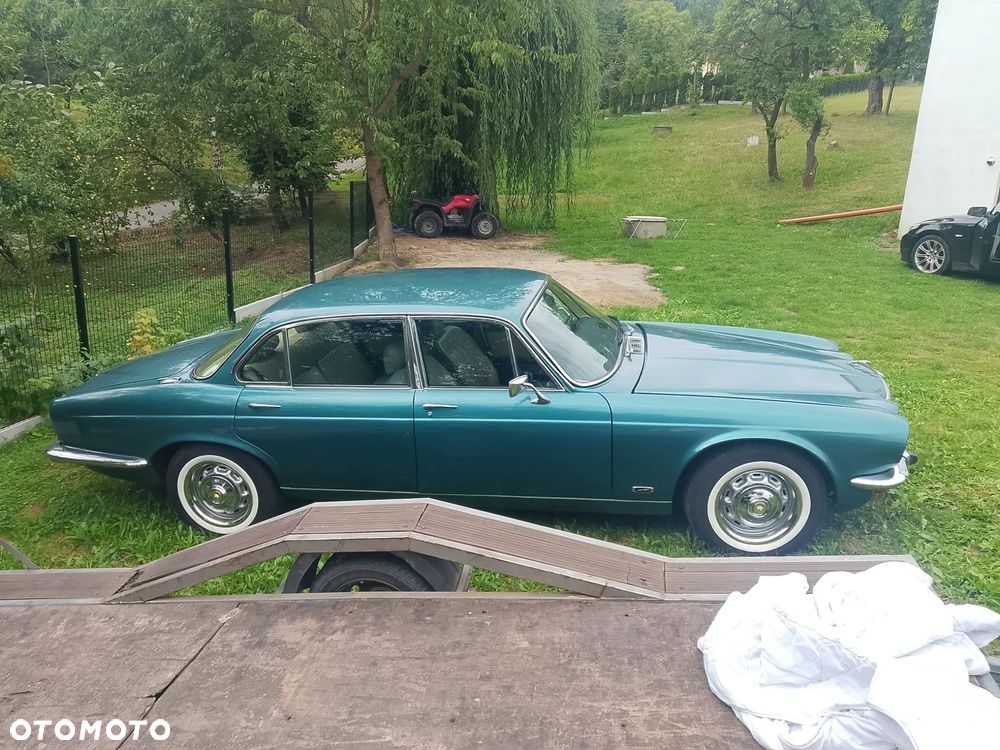 Jaguar XJ - 9