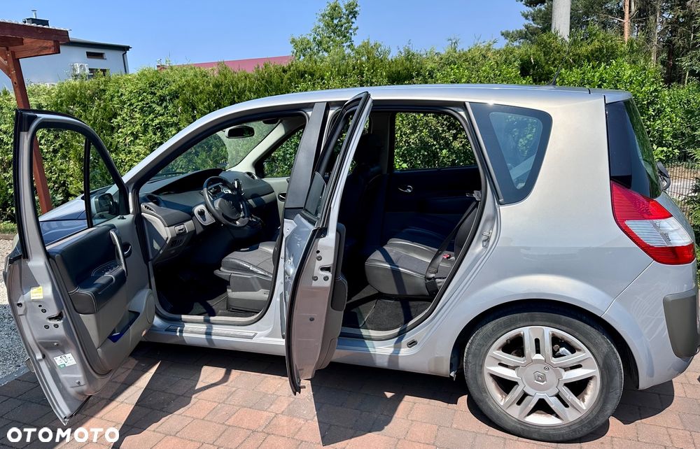 Renault Scenic 2.0 16V Privilege - 11