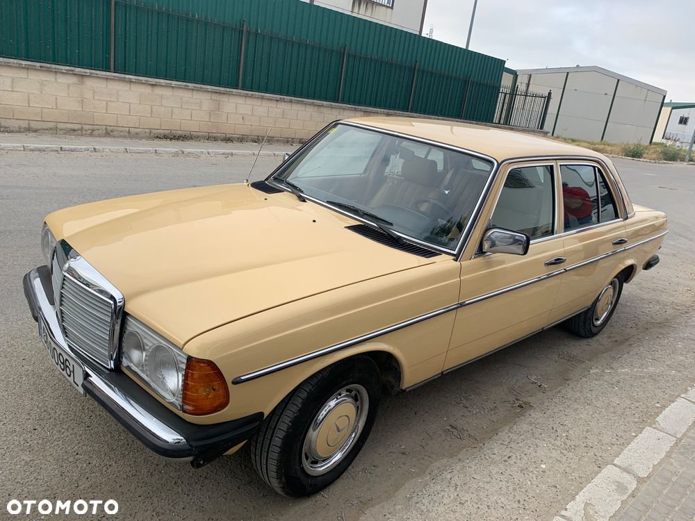Mercedes-Benz W123 - 27