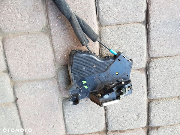 Toyota Land Cruiser 120 Zamek Drzwi Lewy Przód EU