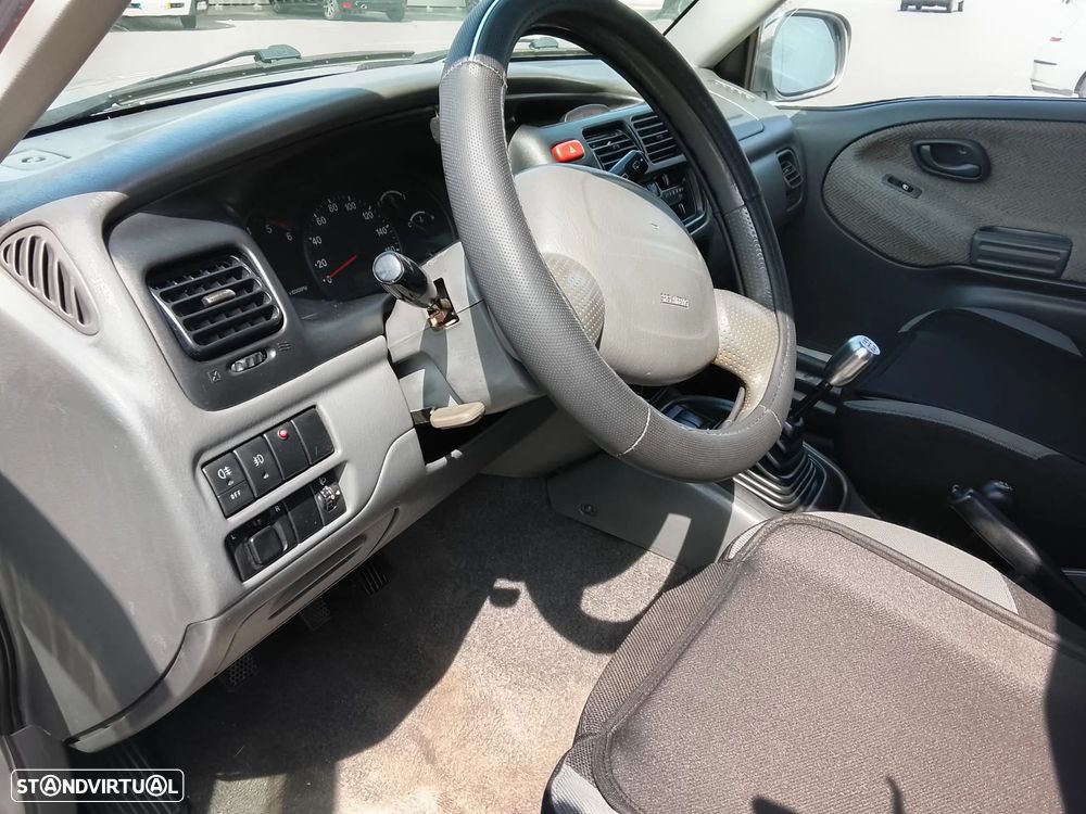 Suzuki Grand Vitara Metal Top 2.0 TDi - 10