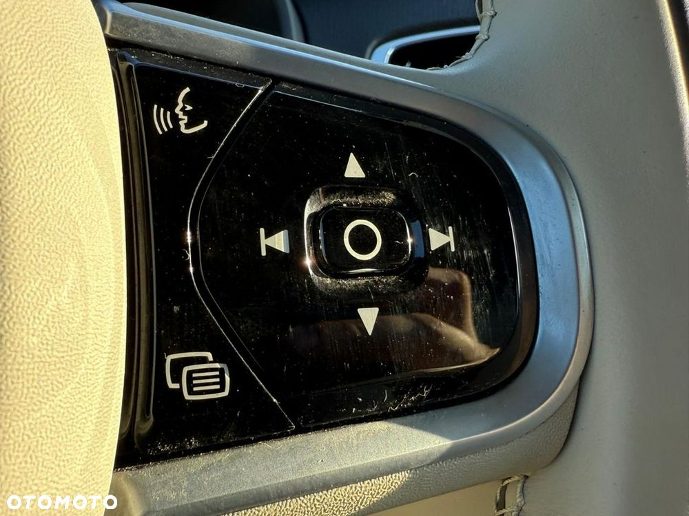 Volvo XC 90 B5 D AWD Geartronic Momentum Pro - 33