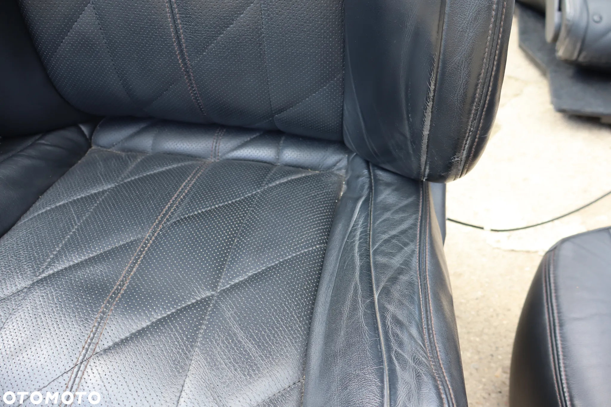 FOTEL FOTELE KANAPA TAPICERKI DRZWI ZAGŁÓWEK TV AUDIOMEDIA SKÓRA INFINITY FX II LIFT QX70S 2012 - 10