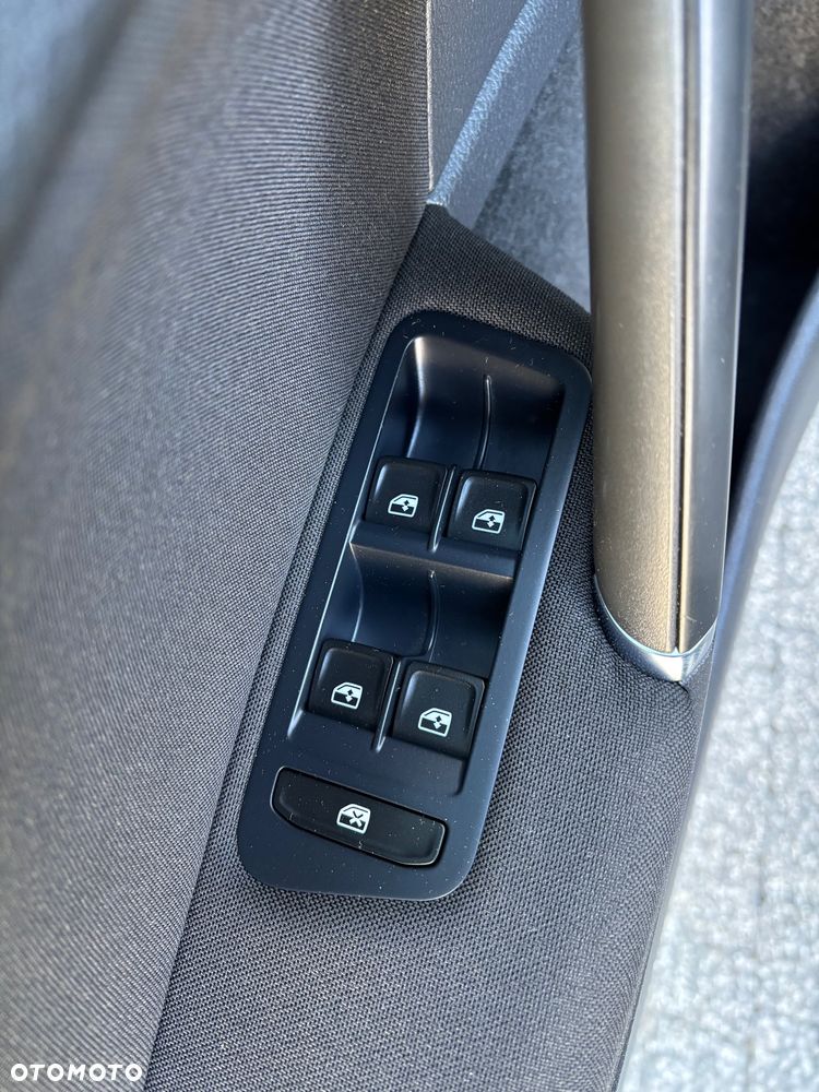 Volkswagen Golf 1.4 TSI BlueMotion Technology DSG Lounge - 28