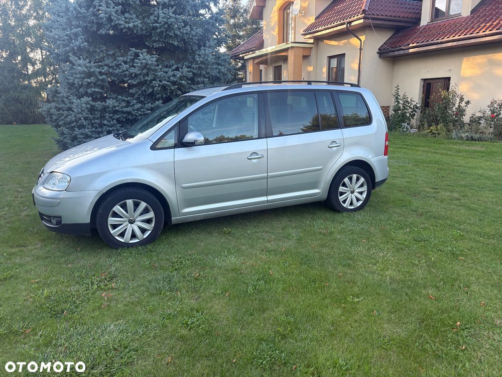 Volkswagen Touran - 1