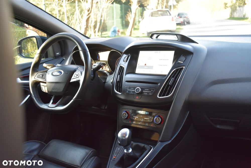 Ford Focus 2.0 EcoBoost ST mit Leder-Sport-Paket - 10