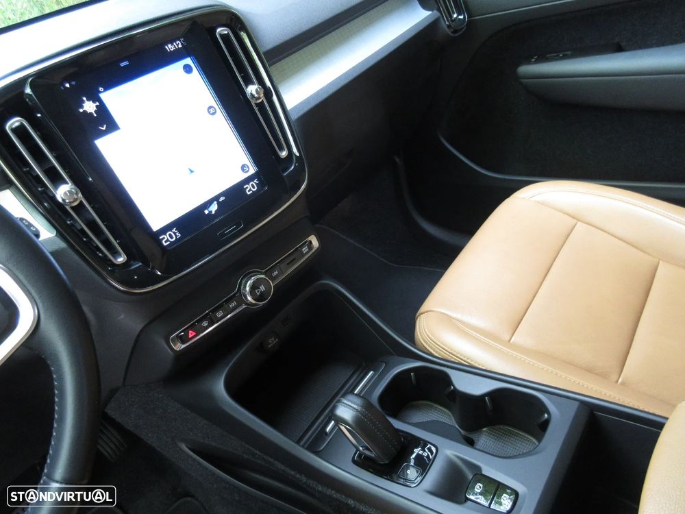 Volvo XC 40 2.0 D3 Momentum Plus Geartronic - 34