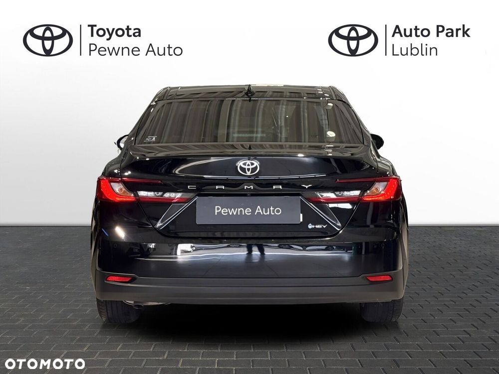 Toyota Camry - 4