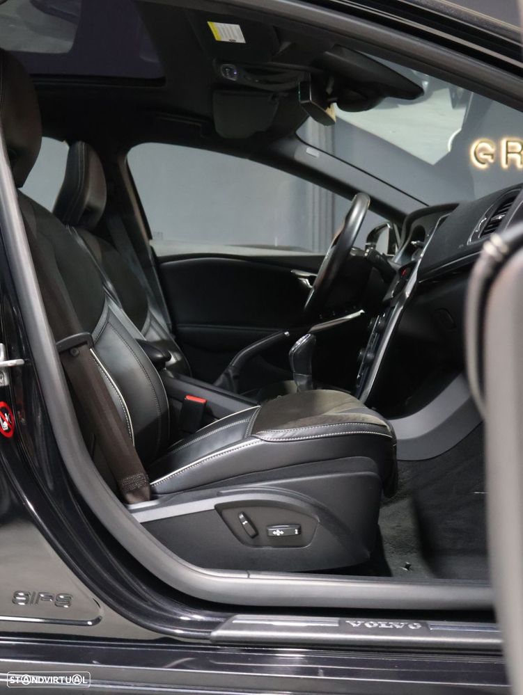 Volvo V40 D2 R Design - 17