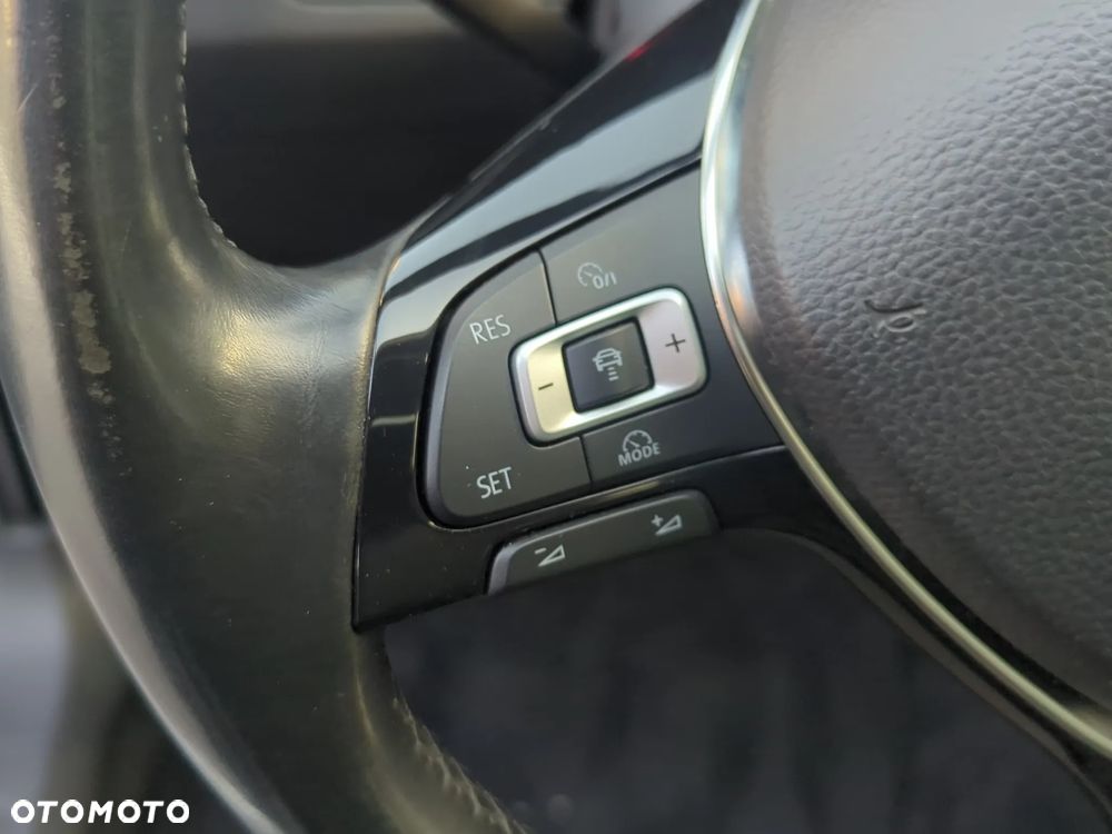 Volkswagen Passat - 34