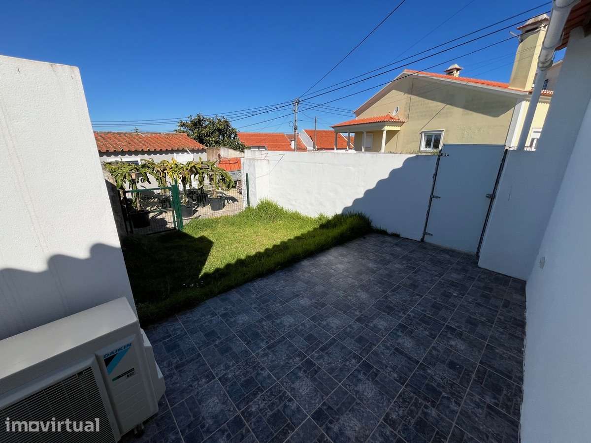 Moradia T2 renovada com logradouro | Entre Ericeira e Santa Cruz - Grande imagem: 4/60