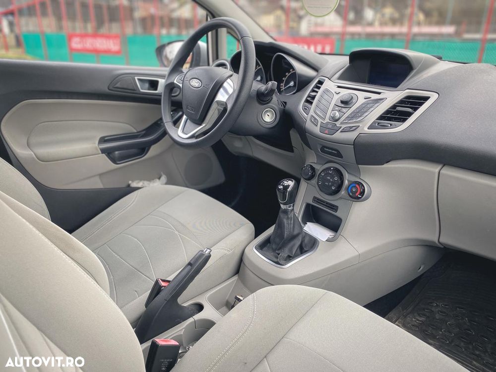 Ford Fiesta - 25