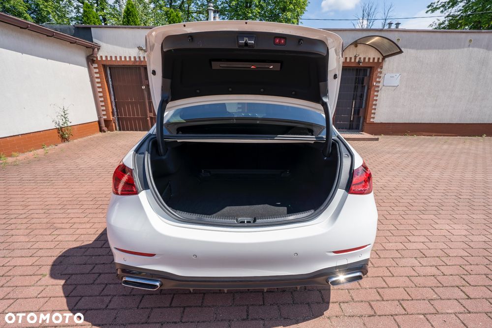 Mercedes-Benz Klasa C 300 4Matic 9G-TRONIC - 11
