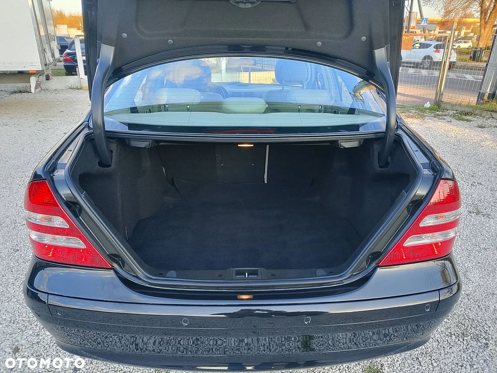 Mercedes-Benz Klasa C 220 T CDI Classic - 22