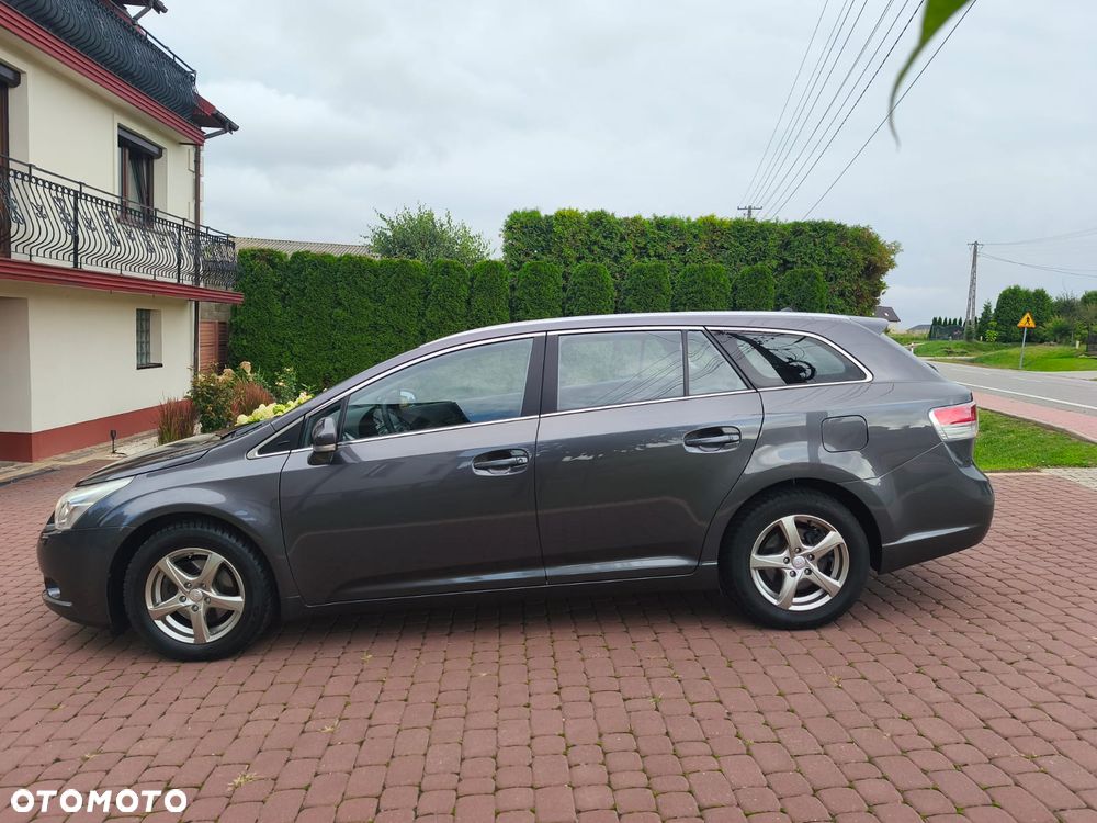 Toyota Avensis 1.8 Sol plus NAVI - 18