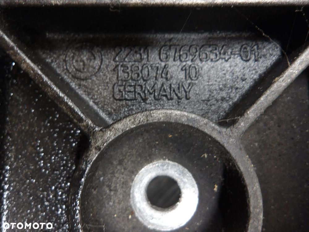 BMW E60 LIFT 07-10 ŁAPA WSPORNIK SKRZYNI BIEGÓW 6769634-01 - 3