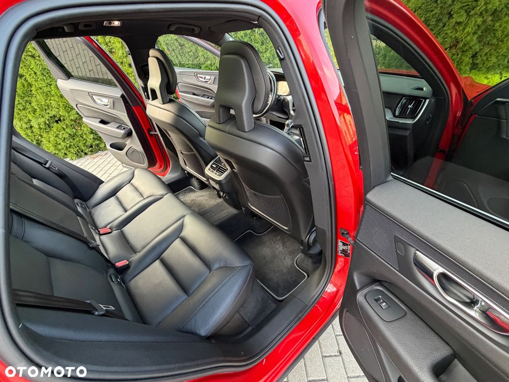 Volvo XC 60 D4 AWD Geartronic RDesign - 36