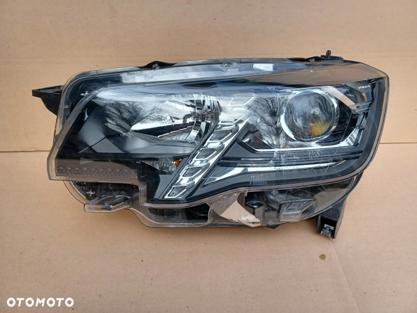 Lampa przednia lewa LED Peugeot Rifter oryg