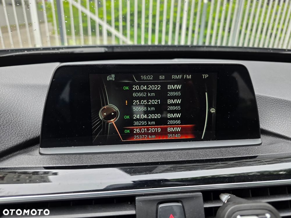 BMW Seria 3 318d Sport Line - 16