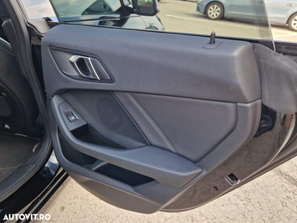 BMW Seria 2 218d AT - 7