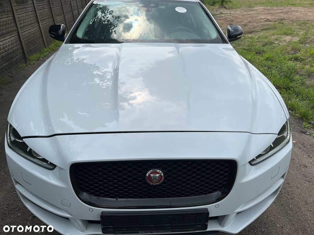 Jaguar XE 2.0 T R-Sport - 19