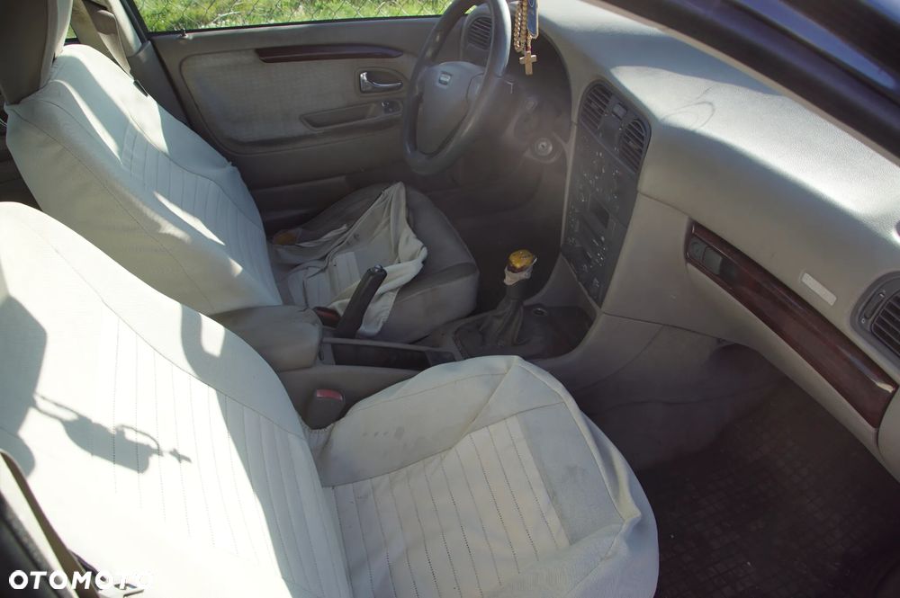 Auto na części - Volvo V40 I Lift 1.9 Di 115 KM D4192T3 M56 2003R Silnik Skrzynia Drzwi Szyba Maska Klapa Zderzak Lusterko Deska Kokpit Sensor Moduł Licznik Kierownica - 13