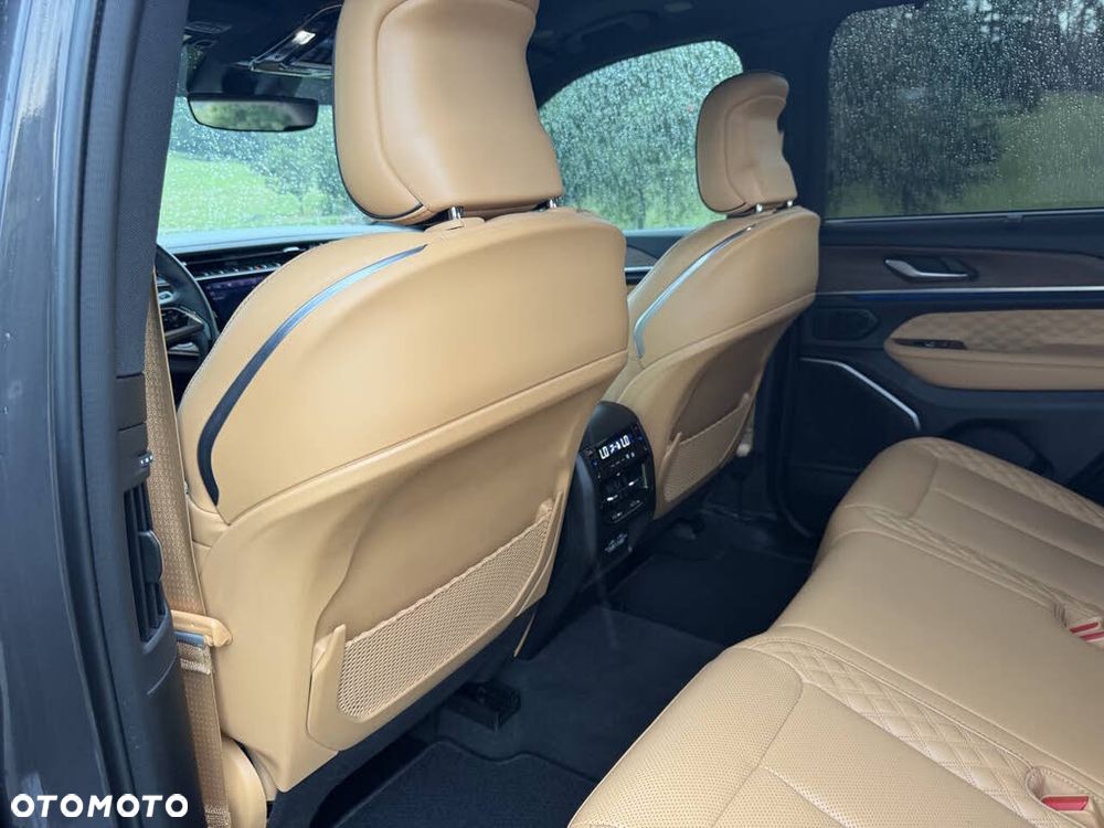 Jeep Grand Cherokee - 23