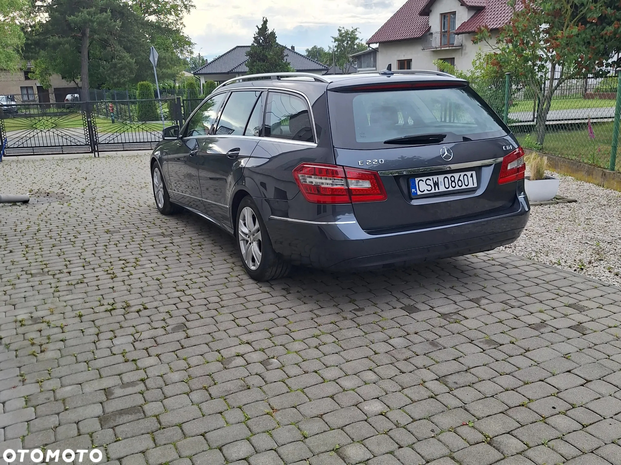 Mercedes-Benz Klasa E 220 CDI BlueEff Avantgarde - 4