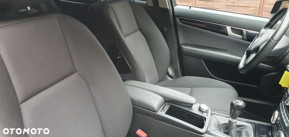 Mercedes-Benz Klasa C 180 BlueEFFICIENCY Elegance - 31