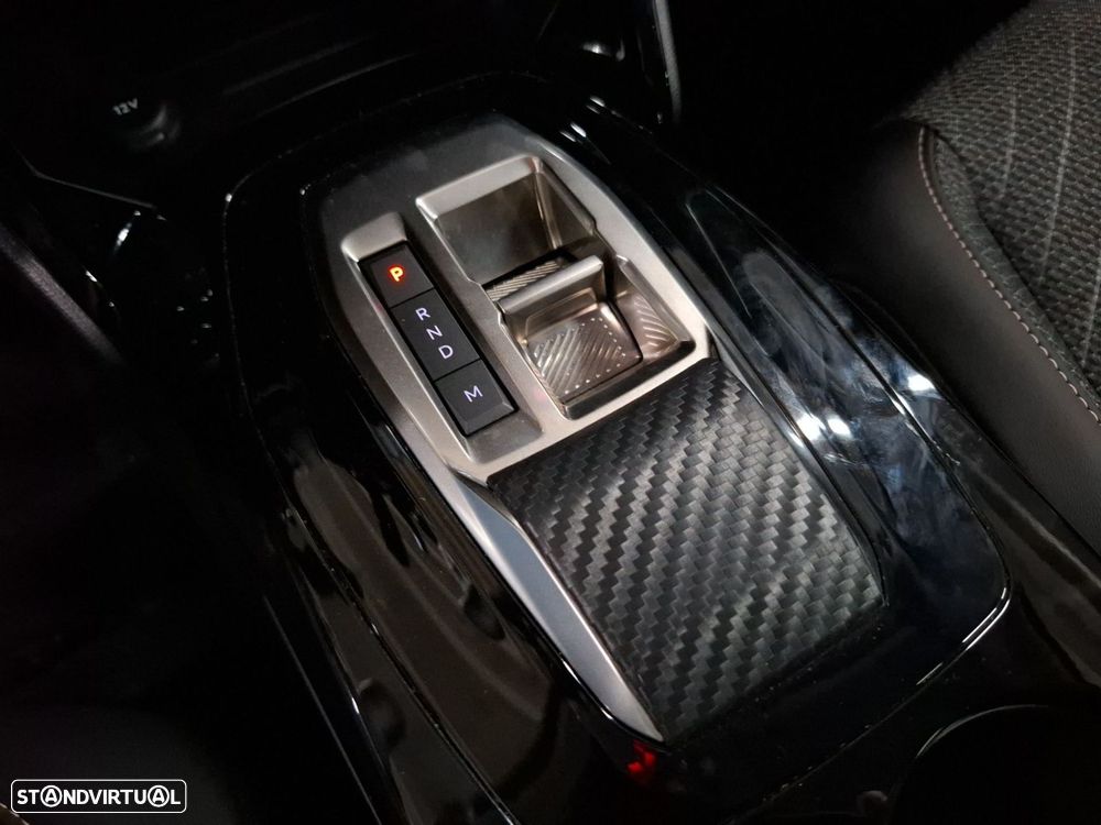 Peugeot 208 1.2 Hybrid Allure e-DCS6 - 19