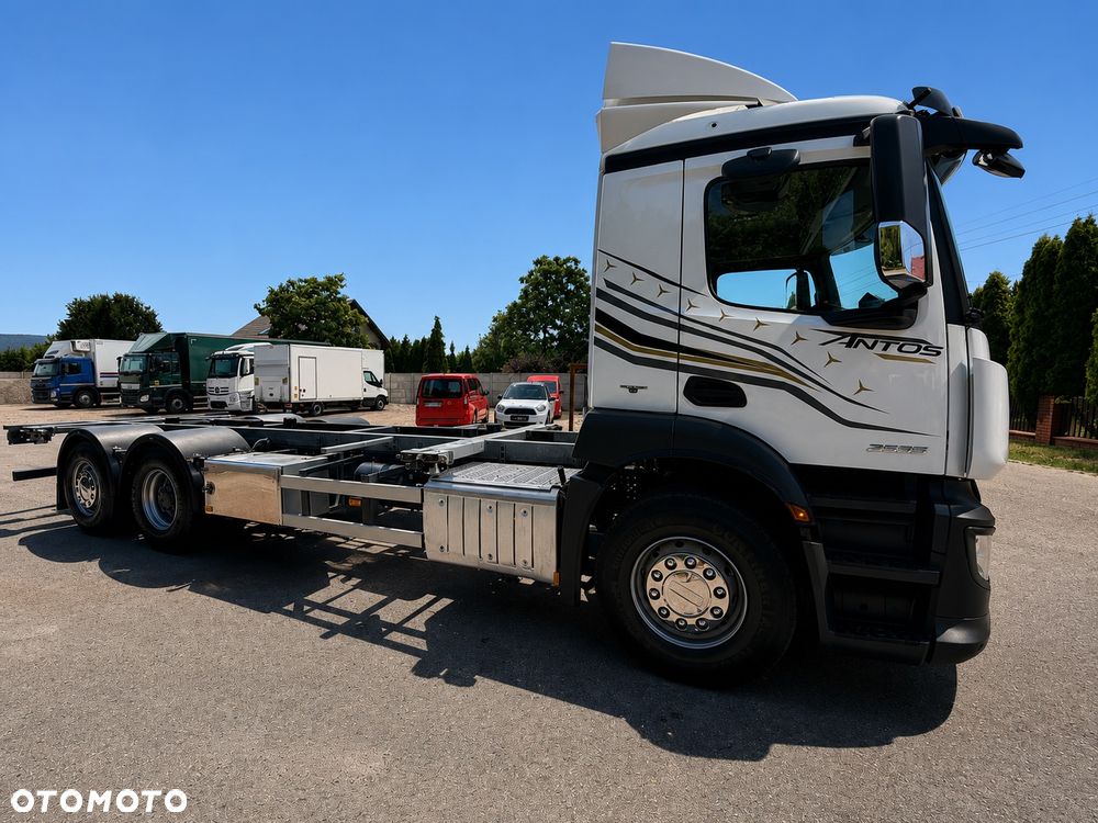 Mercedes-Benz ANTOS / 2535 / STAN IDEALNY ** NISKI PRZEBIEG 73.405 km **/ ACC / E 6 / MP 5 / BDF 7.15 , 7.45 M/ RAMA/ / DMC 27T / LED /OŚ SKRETNA / - 7