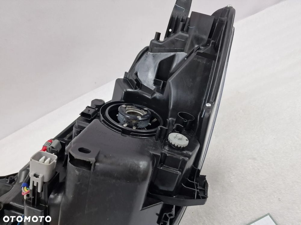 TOYOTA YARIS III 3 LIFT 14- PRAWA LAMPA PRZEDNIA PRZÓD SOCZEWKA , NR KOITO 0D-160 , NR AUKCJI LA276 - 21