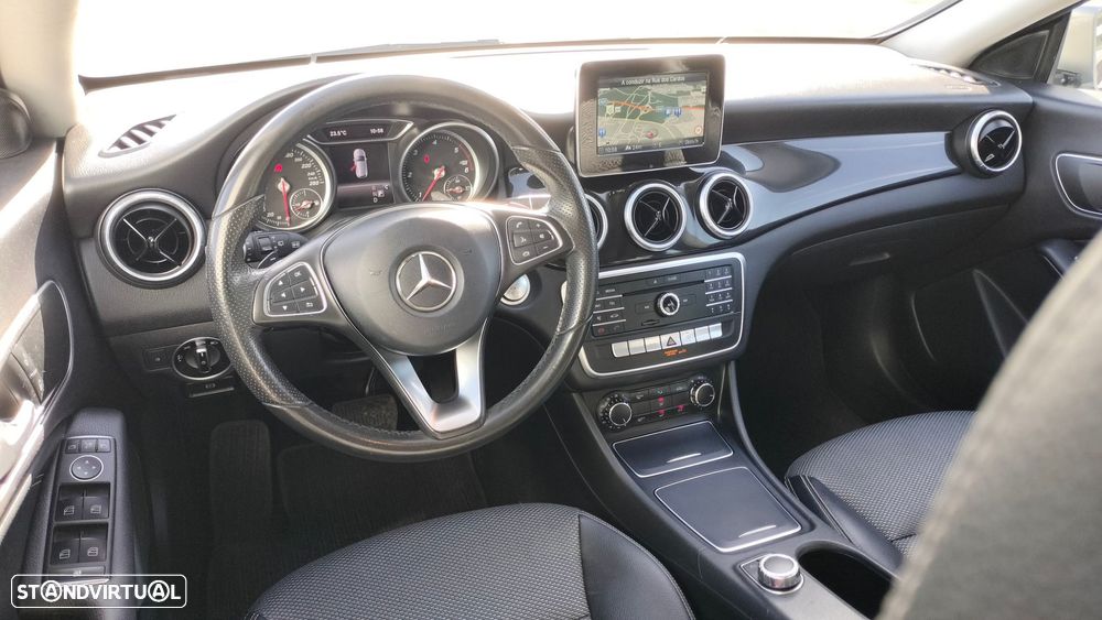 Mercedes-Benz CLA 200 d Shooting Brake AMG Line Aut. - 11