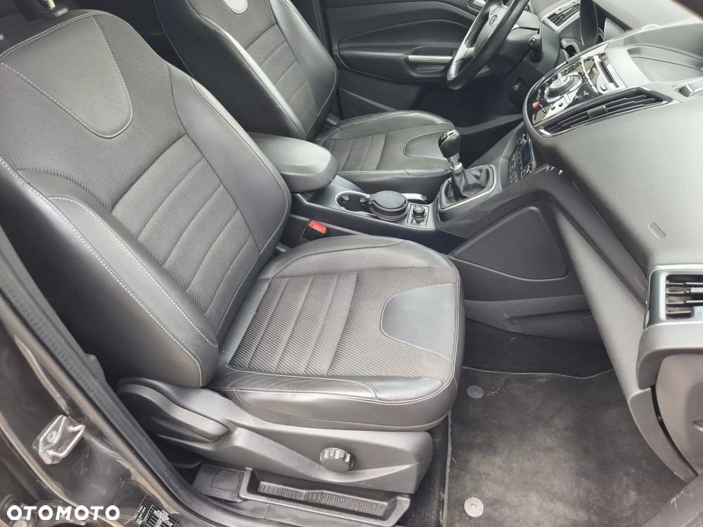 Ford Kuga 2.0 TDCi 2x4 Titanium - 14