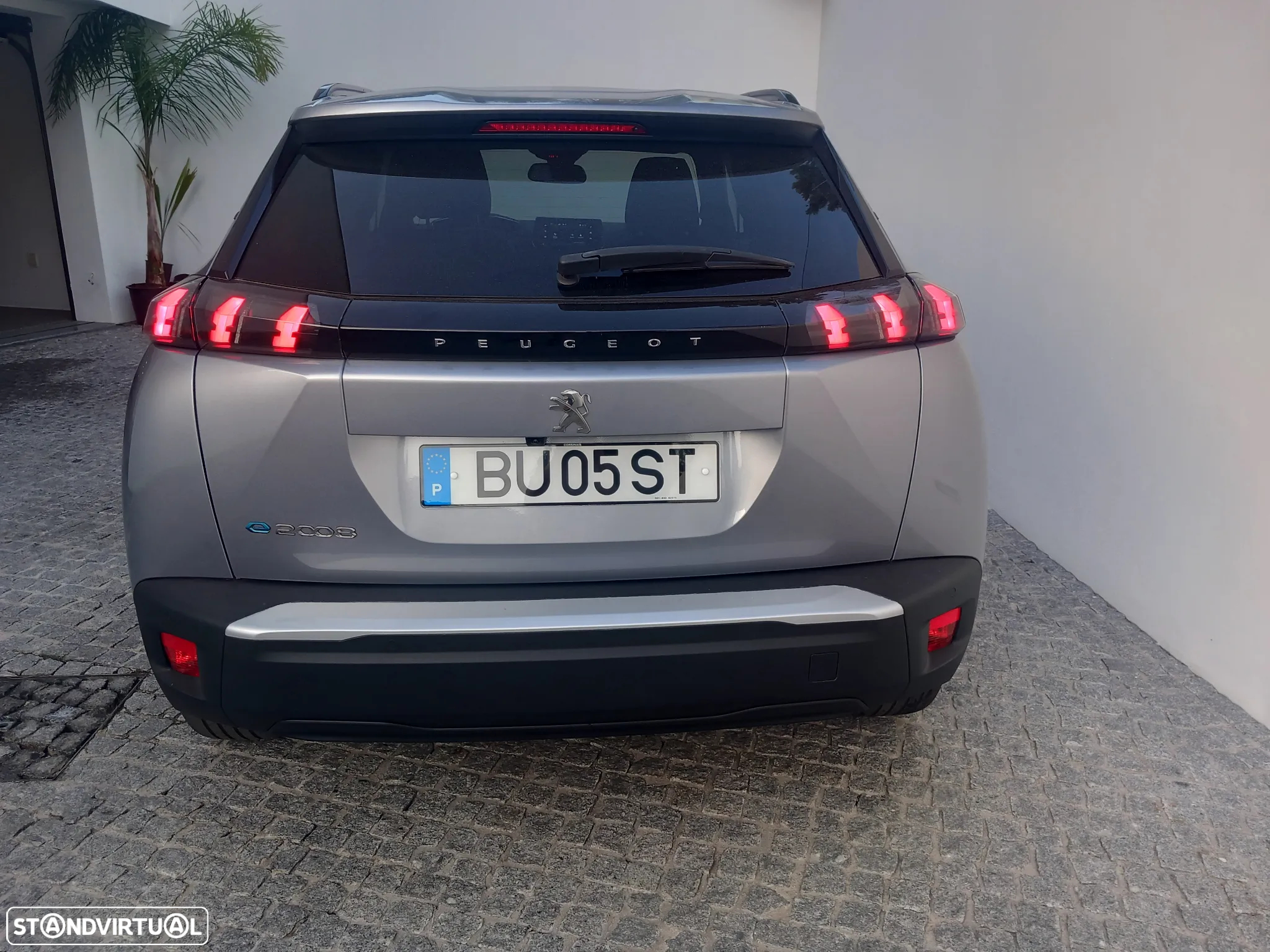Peugeot e-2008 Allure - 6