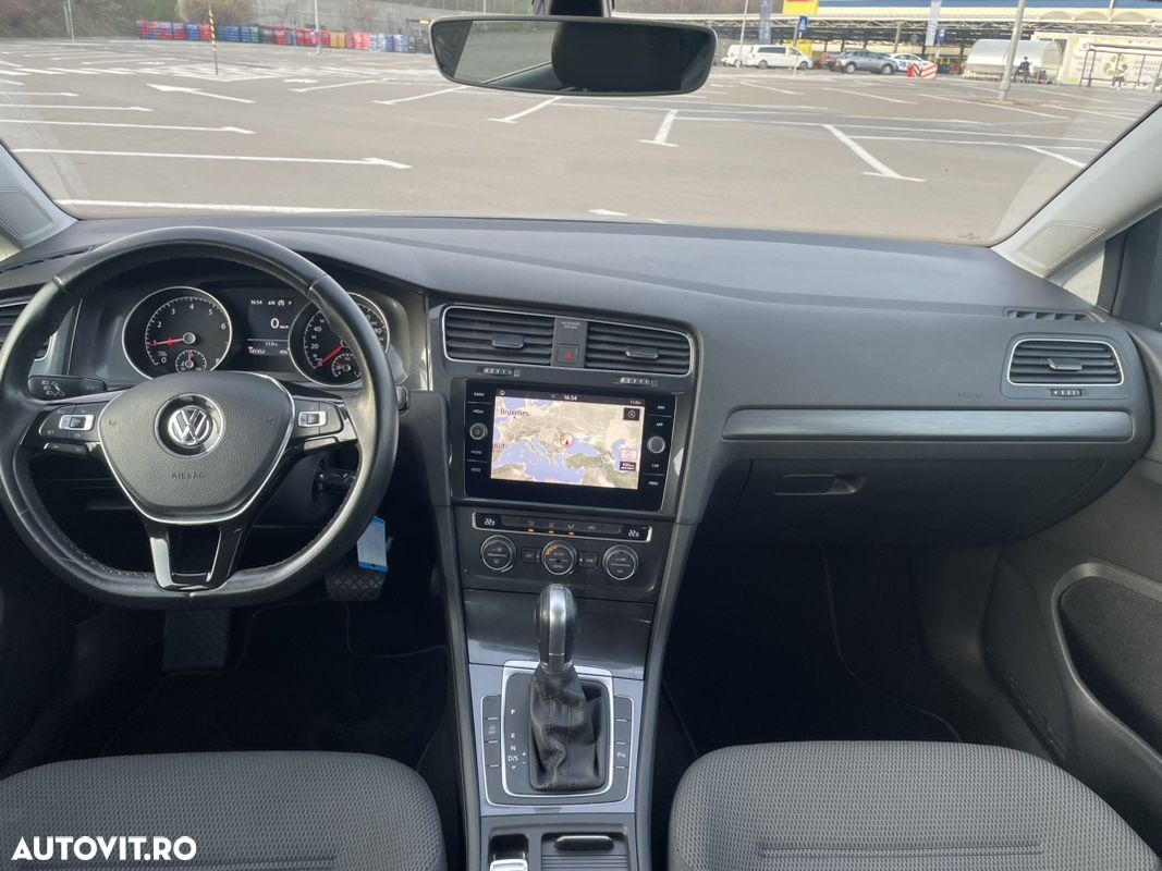 Volkswagen Golf - 6
